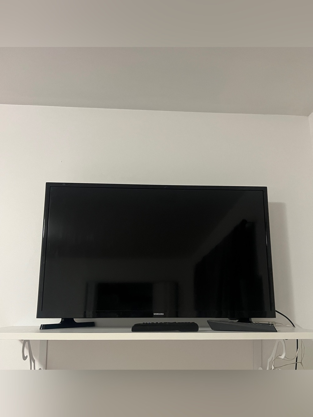 Samsung Smart TV 29’’ With Two Remotes